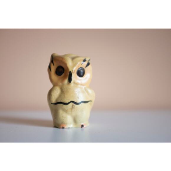 Small stoneware owl figurine hand painted in yellow - Picture 1 of 6